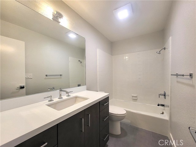 Detail Gallery Image 30 of 39 For 161 Monterey Bld a,  Hermosa Beach,  CA 90254 - 3 Beds | 2/1 Baths