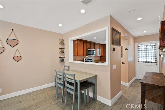 101 Abbeywood Lane, Aliso Viejo CA: https://media.crmls.org/medias/22c08d38-5827-4c6f-b719-803d82f271cb.jpg