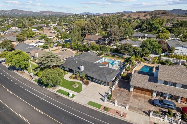 240 W Gainsborough Road, Thousand Oaks CA: https://media.crmls.org/medias/22c0a885-2006-4eb0-b87e-280615122139.jpg