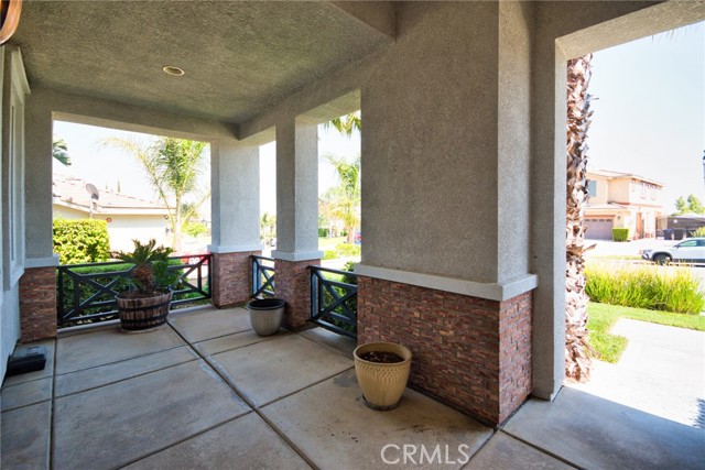 Detail Gallery Image 5 of 37 For 15140 Willow Wood Ln, Fontana,  CA 92336 - 5 Beds | 4/1 Baths