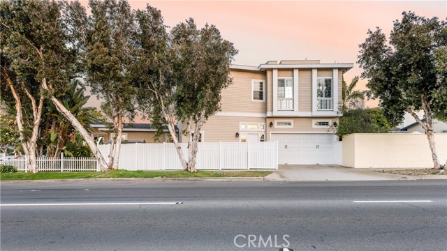 1301 Helberta Avenue, Redondo Beach, California 90277, 5 Bedrooms Bedrooms, ,3 BathroomsBathrooms,Residential,Sold,Helberta,SB22116078