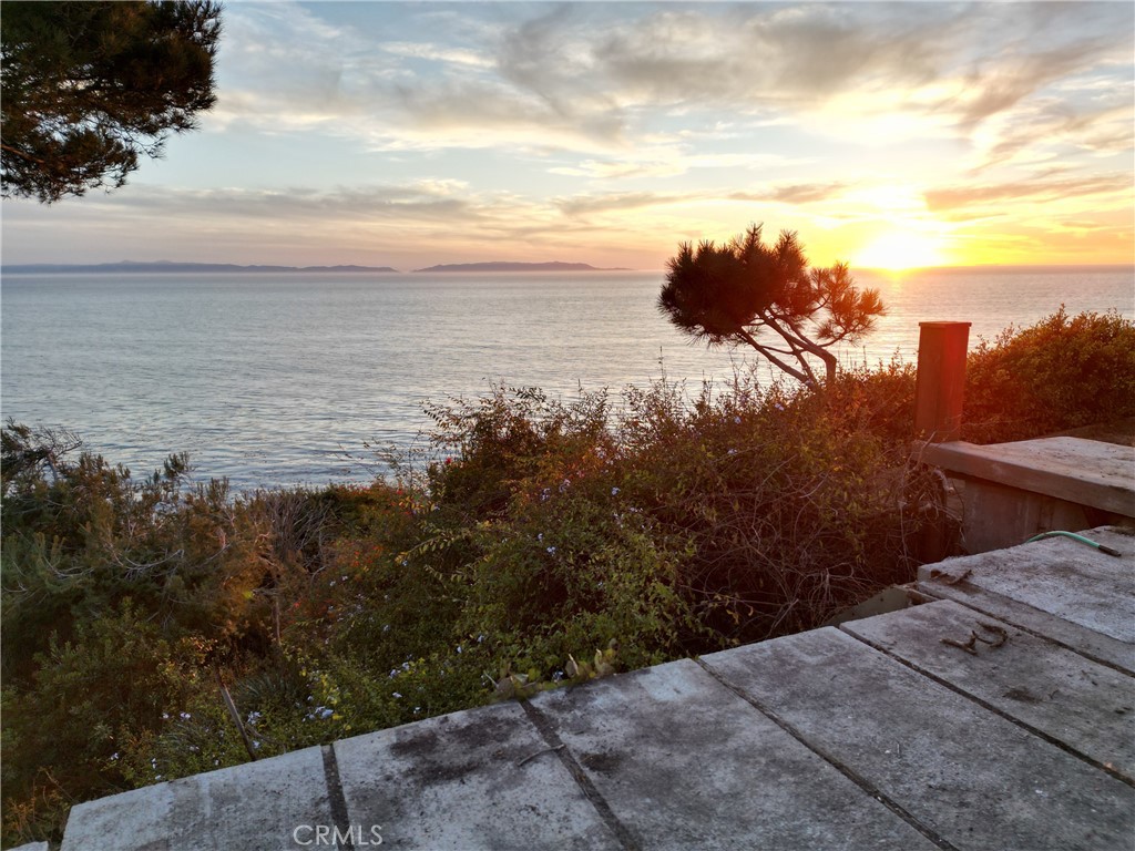 https://media.crmls.org/medias/22c23b71-6ee0-43c6-ac8c-041128f6103c.jpg?preset=X-Large
