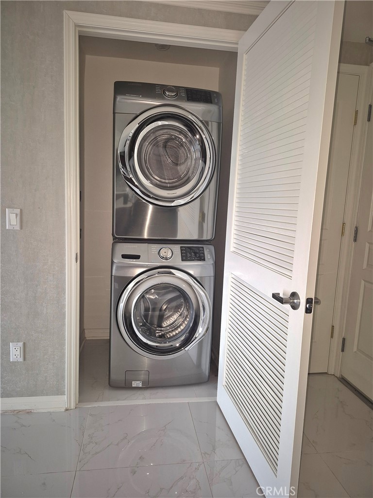 https://media.crmls.org/medias/22c32006-976f-4fe8-b116-b0c5ab021939.jpg?preset=X-Large