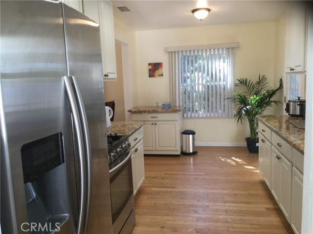 Detail Gallery Image 5 of 16 For 20957 Community St, Canoga Park,  CA 91304 - 3 Beds | 2 Baths