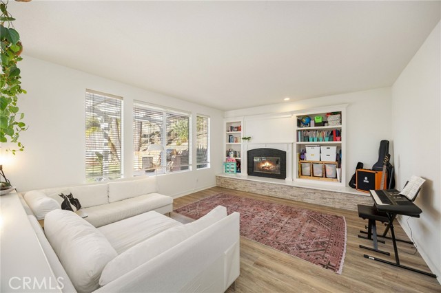 Detail Gallery Image 12 of 38 For 7211 Rockridge Ter, West Hills,  CA 91307 - 5 Beds | 4/1 Baths