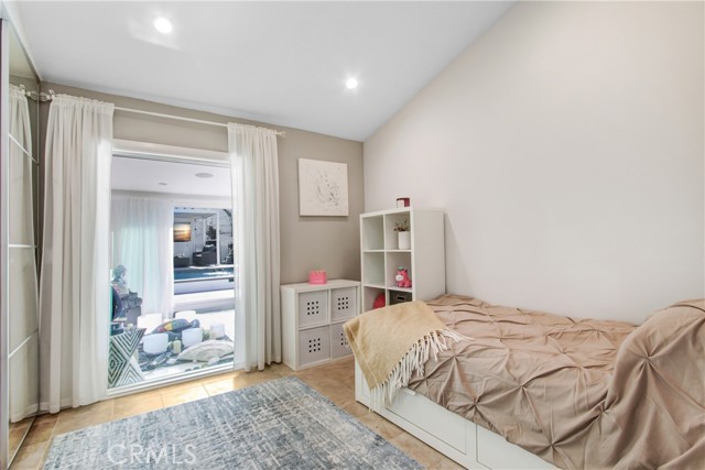 20200 Clark Street, Woodland Hills CA: https://media.crmls.org/medias/22c4163e-b454-417a-88b1-175a3240ca56.jpg