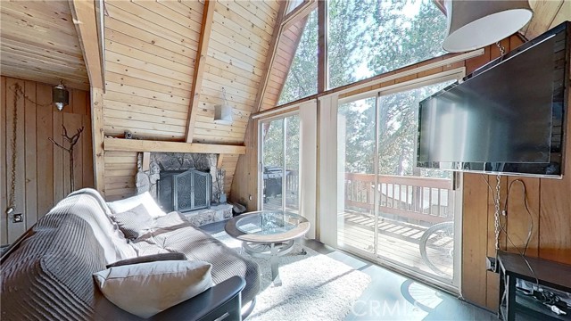 31450 Ocean View Drive, Running Springs CA: https://media.crmls.org/medias/22c43480-2a49-4366-a3c9-a8a708a9763b.jpg