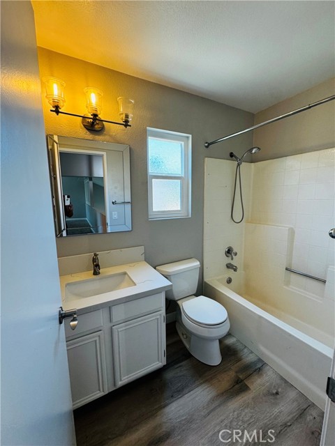 Detail Gallery Image 16 of 28 For 39780 Oak Cliff Dr, Temecula,  CA 92591 - 3 Beds | 2/1 Baths