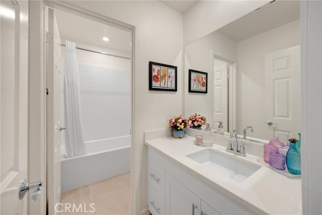 1095 W Buttercup Lane, Rialto CA: https://media.crmls.org/medias/22c505a0-bde7-48e0-bec8-555ac499e70b.jpg