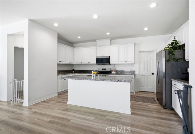 Detail Gallery Image 8 of 25 For 29068 Golden Sunset, Winchester,  CA 92596 - 4 Beds | 2 Baths