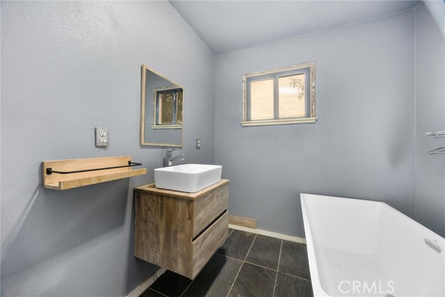 Detail Gallery Image 16 of 30 For 155 S Maston St, Porterville,  CA 93257 - 3 Beds | 2 Baths