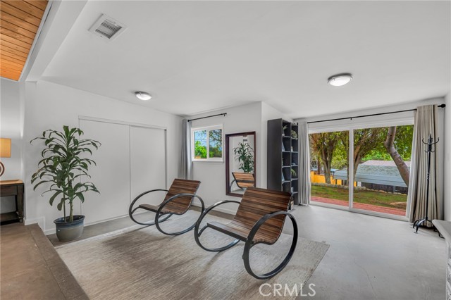 Detail Gallery Image 14 of 30 For 9707 Foothill, Sylmar,  CA 91342 - 4 Beds | 3 Baths