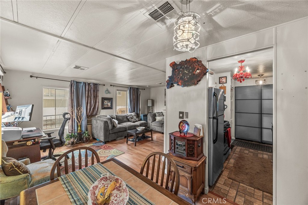 MLS #OC25223804 image #6