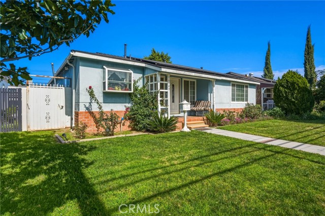 Detail Gallery Image 3 of 33 For 18149 Saticoy, Reseda,  CA 91335 - 3 Beds | 2 Baths