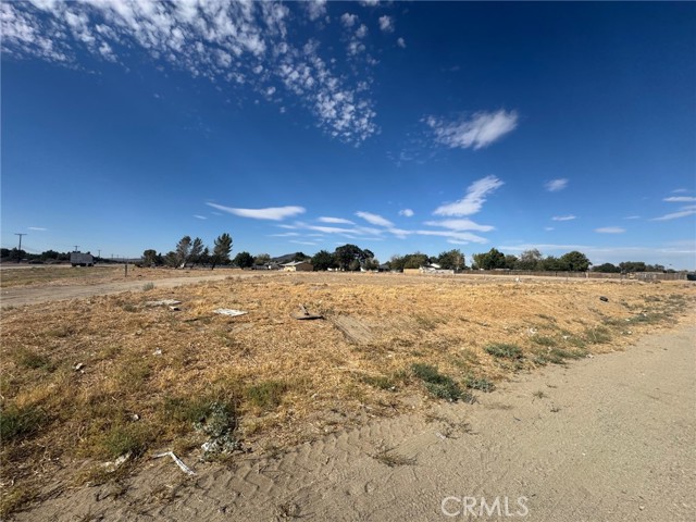 170 Valeport Avenue, Lake Los Angeles CA: https://media.crmls.org/medias/22c86a5f-c4d4-4e59-b7d0-b2fc26b349b3.jpg