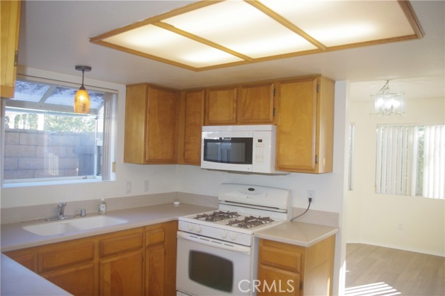 Detail Gallery Image 15 of 34 For 421 S Flower Ave a,  Brea,  CA 92821 - 3 Beds | 2/1 Baths