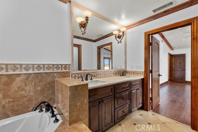 3208 Walnut Avenue, Manhattan Beach CA: https://media.crmls.org/medias/22c9a838-809c-417a-8c4d-f9d867da1016.jpg