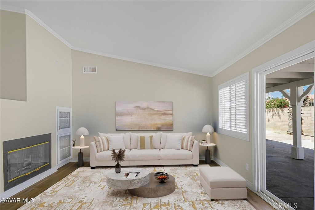 https://media.crmls.org/medias/22ca6ba7-2937-4f49-9280-06a5f847de9d.jpg?preset=X-Large