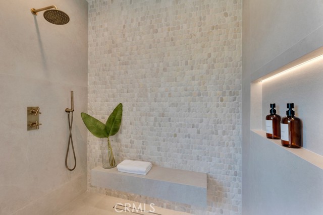 Detail Gallery Image 45 of 62 For 13024 Bloomfield St, Studio City,  CA 91604 - 6 Beds | 6/1 Baths