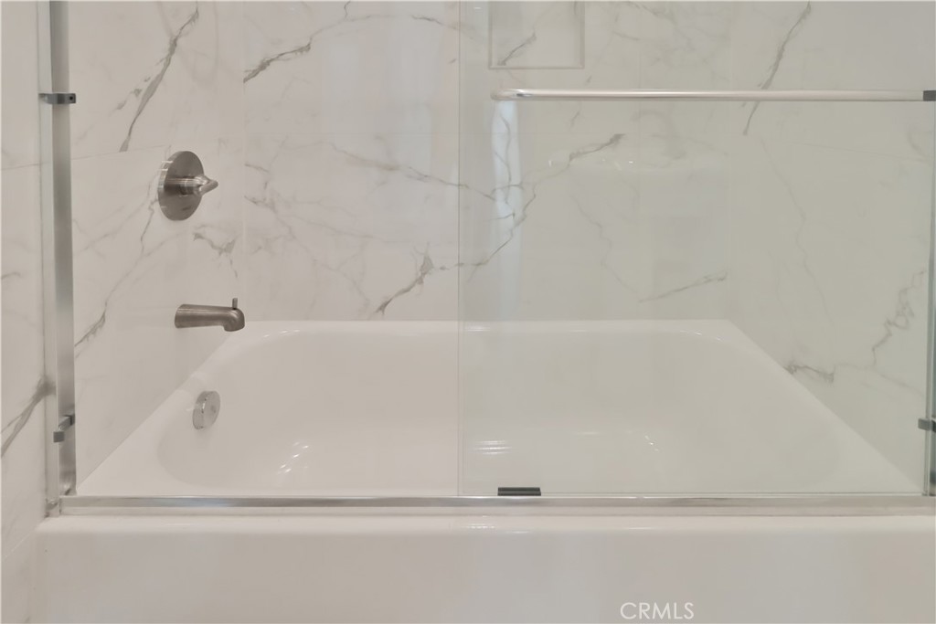 https://media.crmls.org/medias/22cbcdc8-bdc3-4e2a-9d39-3ddab115358a.jpg?preset=X-Large