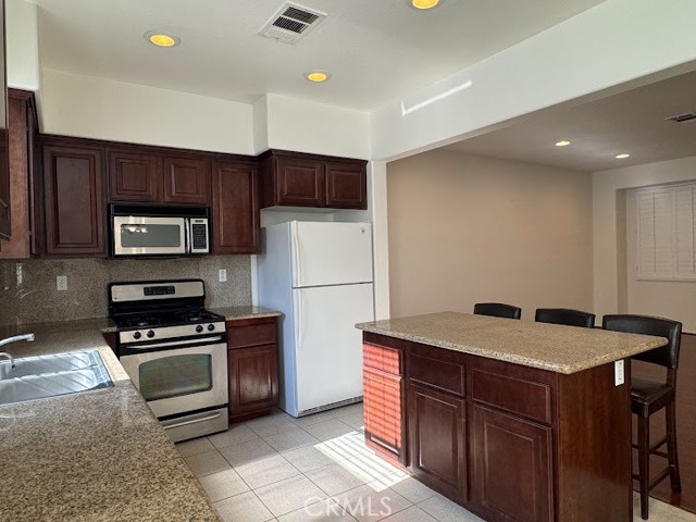 Detail Gallery Image 7 of 19 For 1523 Ledgestone Ln, Pomona,  CA 91767 - 3 Beds | 3 Baths