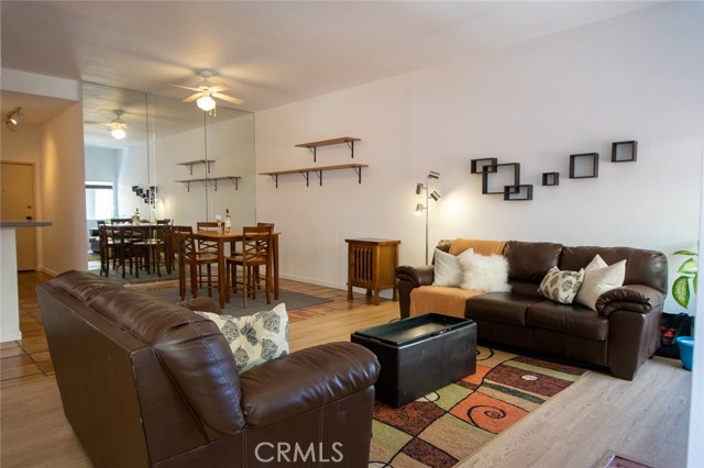 Detail Gallery Image 10 of 44 For 12355 Chandler Bld #202,  Valley Village,  CA 91607 - 2 Beds | 2 Baths