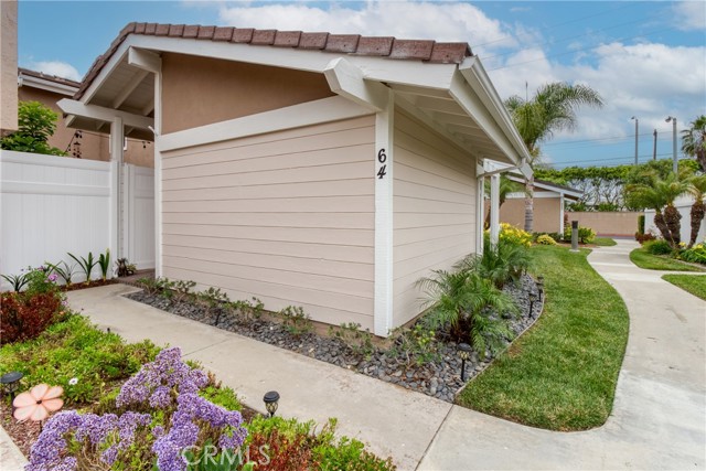 64 Seacrest Court, Long Beach CA: https://media.crmls.org/medias/22cdc623-b06d-4aaf-936e-8c68c5c4d415.jpg
