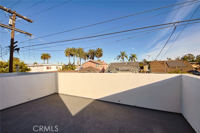 2402 S Cochran Avenue, Los Angeles CA: https://media.crmls.org/medias/22cdcda8-7748-4aa4-a4b4-ceb3720622ca.jpg