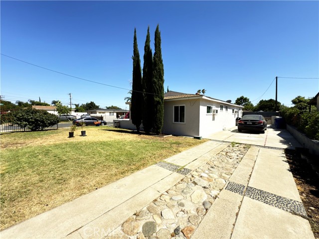 851 Amador Avenue, Ontario CA: https://media.crmls.org/medias/22cf3b2c-d25b-4e87-8486-14bd53015526.jpg