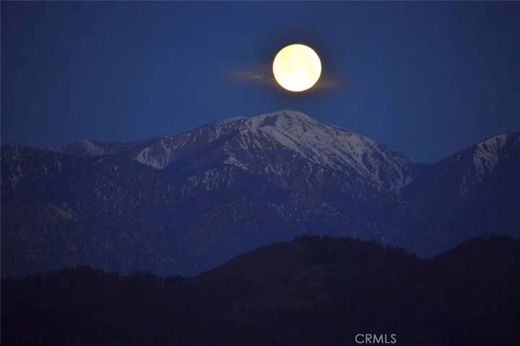https://media.crmls.org/medias/22cfa0f2-5265-4e01-9a61-d42f2d81387b.jpg?preset=X-Large
