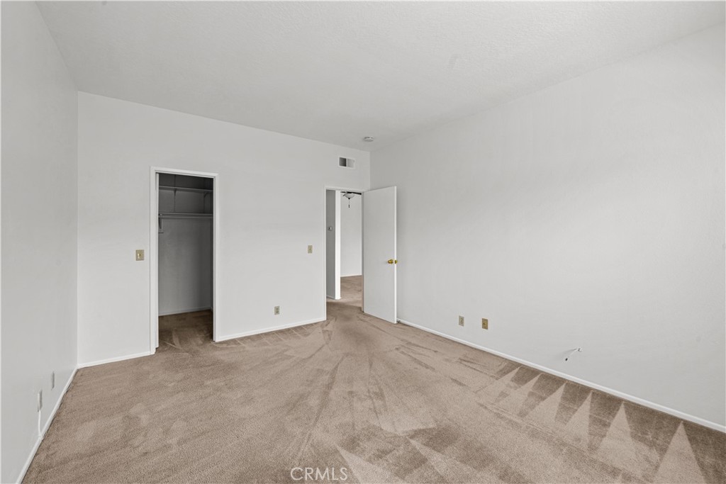 https://media.crmls.org/medias/22d1cc1f-99da-4a82-9b8e-ab2f5902a61e.jpg?preset=X-Large
