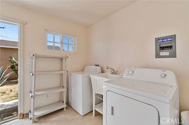 Detail Gallery Image 27 of 40 For 3139 E Clay Ave, Fresno,  CA 93702 - 3 Beds | 2 Baths