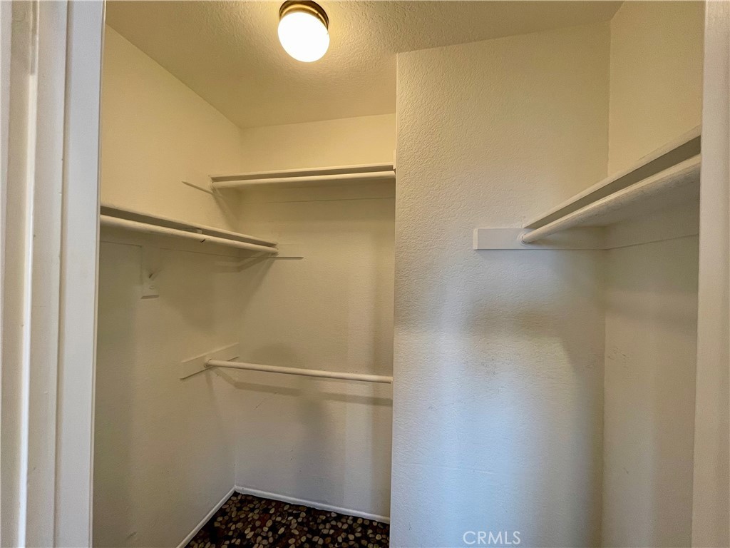 https://media.crmls.org/medias/22d1e6ca-d637-4abe-928d-4fb5366259d7.jpg?preset=X-Large