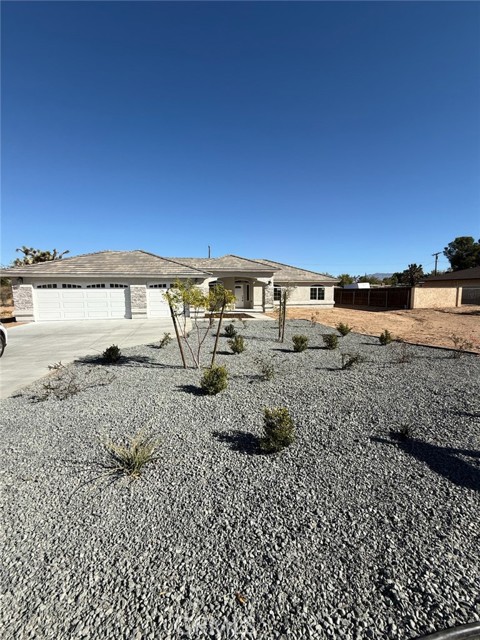 Detail Gallery Image 1 of 25 For 13033 Casco Rd, Apple Valley,  CA 92345 - 4 Beds | 2/1 Baths