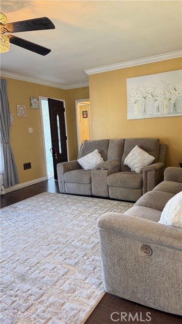 6100 Mckinley Avenue, South Gate CA: https://media.crmls.org/medias/22d24a36-4eb1-42c5-8132-6322b73dba3d.jpg