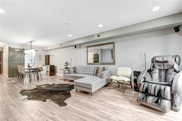 Detail Gallery Image 6 of 25 For 326 E Valencia #C,  Burbank,  CA 91502 - 2 Beds | 2/1 Baths