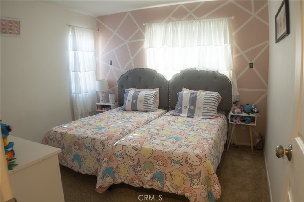 https://media.crmls.org/medias/22d45e59-ada9-42b4-b108-d1147f1e2056.jpg?preset=X-Large