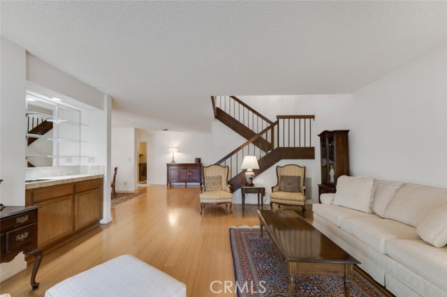 Detail Gallery Image 10 of 39 For 18200 Andrea Cir #6,  Northridge,  CA 91325 - 3 Beds | 2/1 Baths