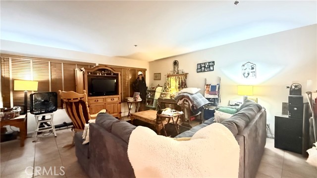 Detail Gallery Image 7 of 13 For 43170 Wall #E,  Hemet,  CA 92544 - 2 Beds | 2 Baths