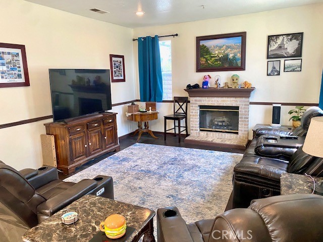 16883 Hazeltine Court, Fontana CA: https://media.crmls.org/medias/22d62145-858c-4aad-93e3-1386ab2ab739.jpg