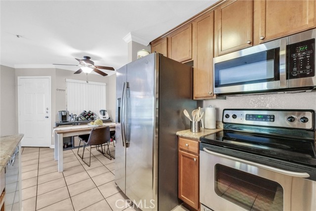 Detail Gallery Image 13 of 31 For 1980 Las Colinas Cir #301,  Corona,  CA 92879 - 2 Beds | 2 Baths