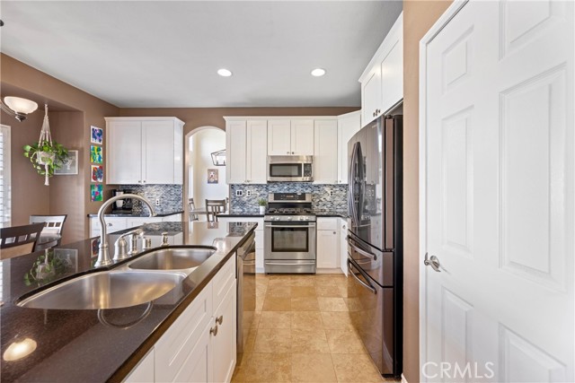 Detail Gallery Image 3 of 56 For 2969 Coral St, Corona,  CA 92882 - 5 Beds | 3 Baths