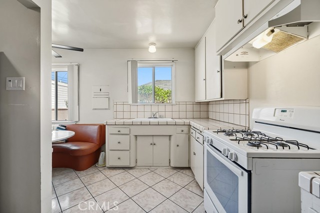 Detail Gallery Image 10 of 38 For 2027 W 93rd, Los Angeles,  CA 90047 - 3 Beds | 3 Baths