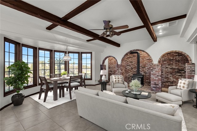 2572 Sunset Drive, Riverside CA: https://media.crmls.org/medias/22d7d57d-246b-463e-9f63-cc7c7411cb2b.jpg