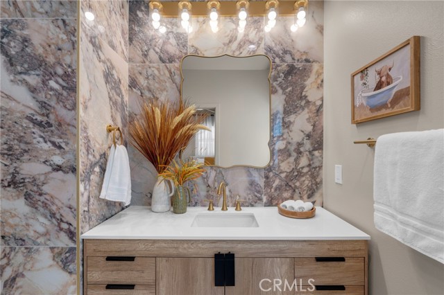 1123 E Ocean Blvd, Long Beach CA: https://media.crmls.org/medias/22d7f079-f09b-4d34-8b6e-f6bc8965adc4.jpg