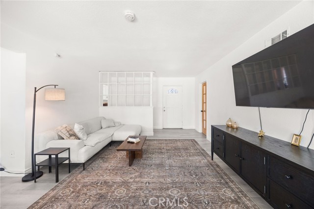 Detail Gallery Image 4 of 34 For 17875 Merrill, Fontana,  CA 92335 - 3 Beds | 1/1 Baths