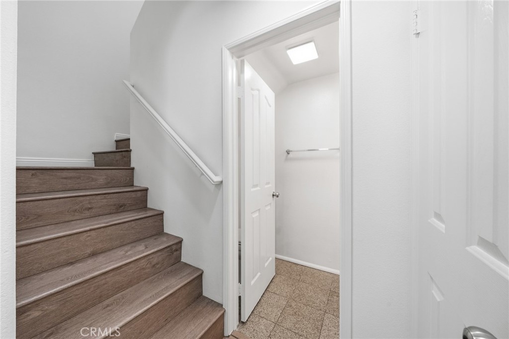 https://media.crmls.org/medias/22d9027a-7c49-4354-bbfd-2e98457d804d.jpg?preset=X-Large