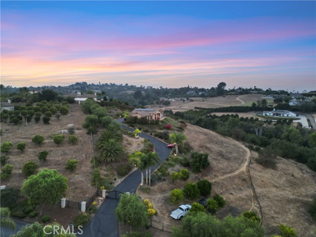 255 Puerta De Lomas, Fallbrook CA: https://media.crmls.org/medias/22da1294-a981-40fb-834b-33a18c111d12.jpg