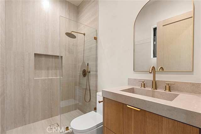 Detail Gallery Image 27 of 58 For 5525 Carpenter Ave, Valley Village,  CA 91607 - 5 Beds | 6/1 Baths