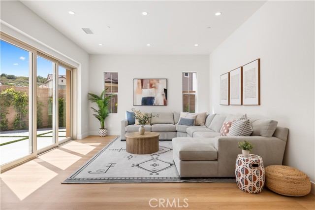119 Rimstone, Irvine CA: https://media.crmls.org/medias/22db98ee-0f6f-4922-be3b-4acebf3e7396.jpg